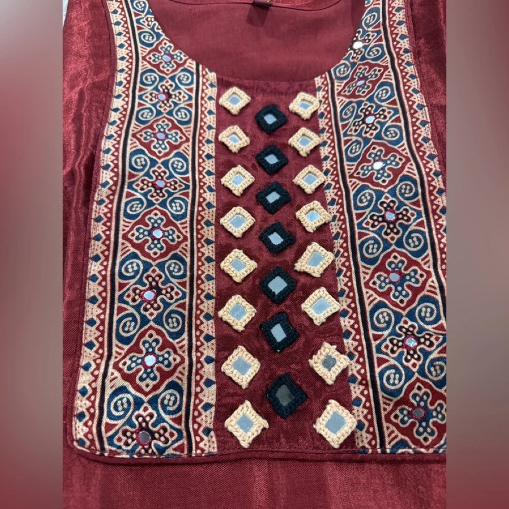 Embroidered Tunic Top - Picture 3 of 7